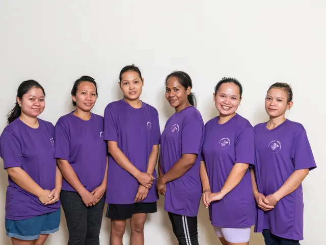 Six Femme5 helpers in purple Femme5 T-shirts
