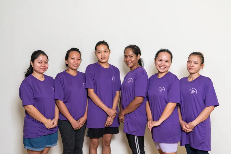 Six Femme5 helpers in purple Femme5 T-shirts